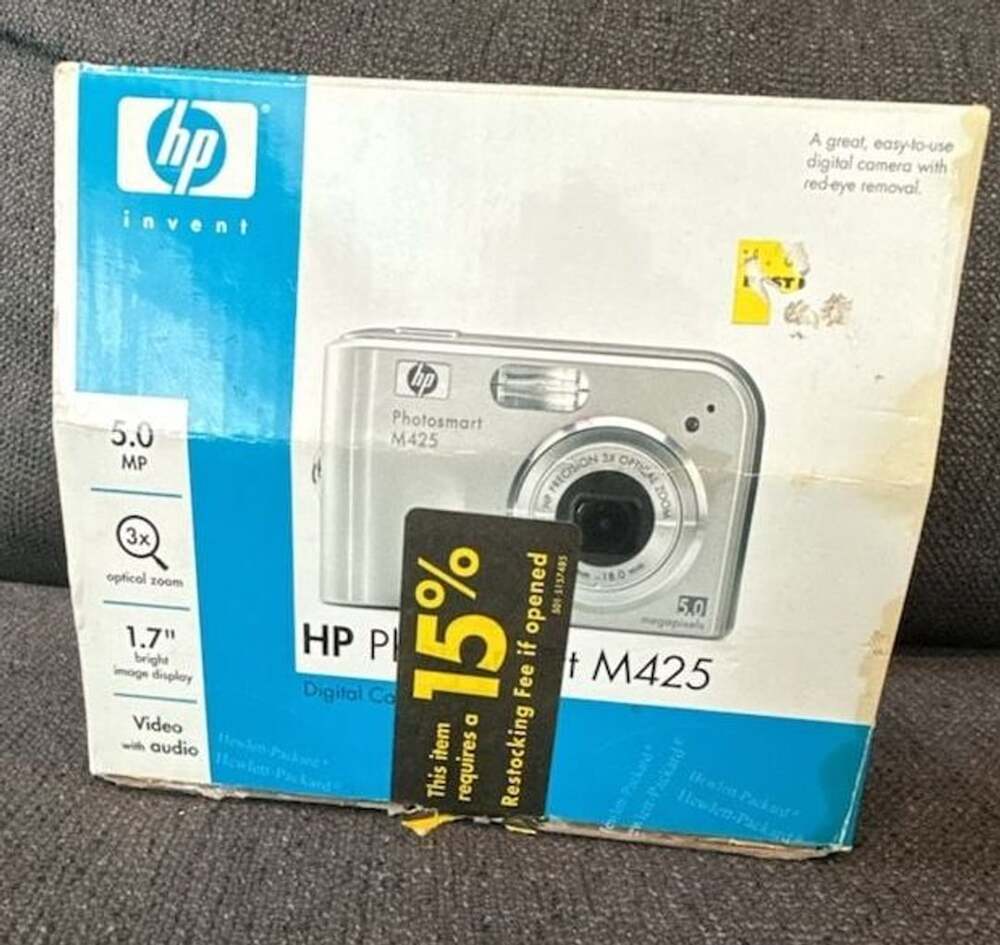HP Photosmart M425 5.0 MP Digital Camera Silver with Original Box